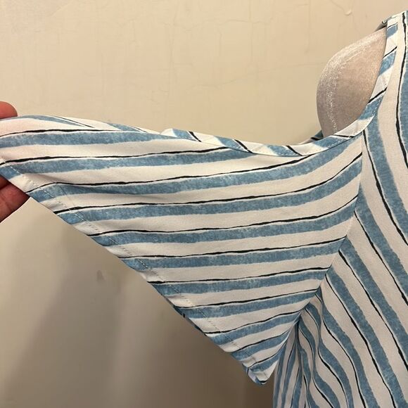 Lush blue white striped cold shoulder V neck blouse Size M EUC - Picture 3 of 8